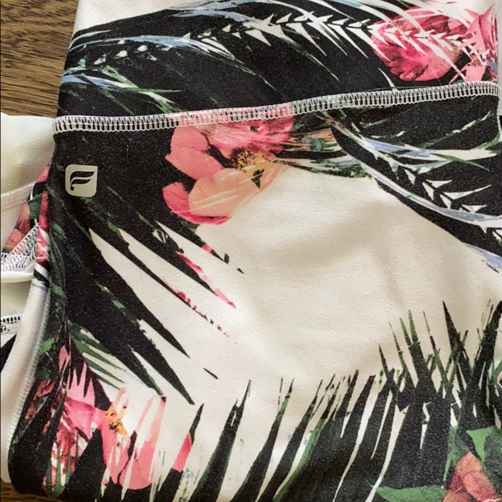 🛍STEAL OF A DEAL! 3 FABLETICS LEGGINGS PACK!🛍 - Picture 4 of 4